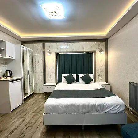 Gazelle Hotel *