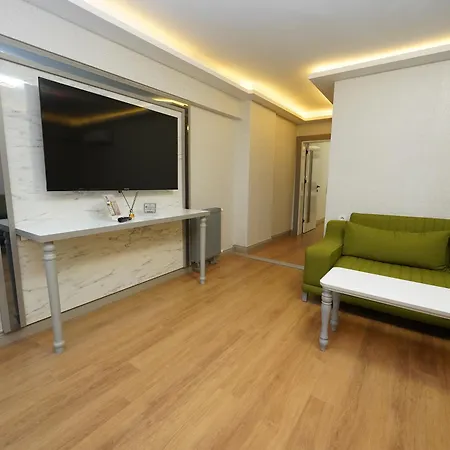 Gazelle Hotel *