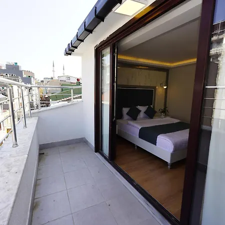 Gazelle Hotel *